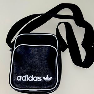 Adidas bag🖤